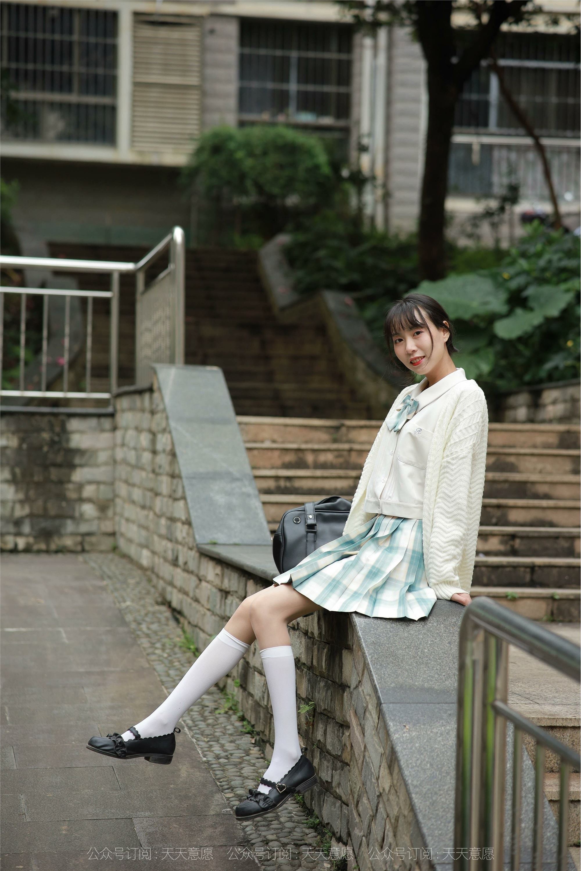 IESS异思趣向  2021.11.02 丝享家963：团团《长腿JK装》